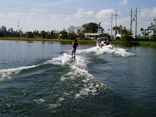 EXCEED vest leaves the dock - S.FL Wakeboard Champs, 2005
